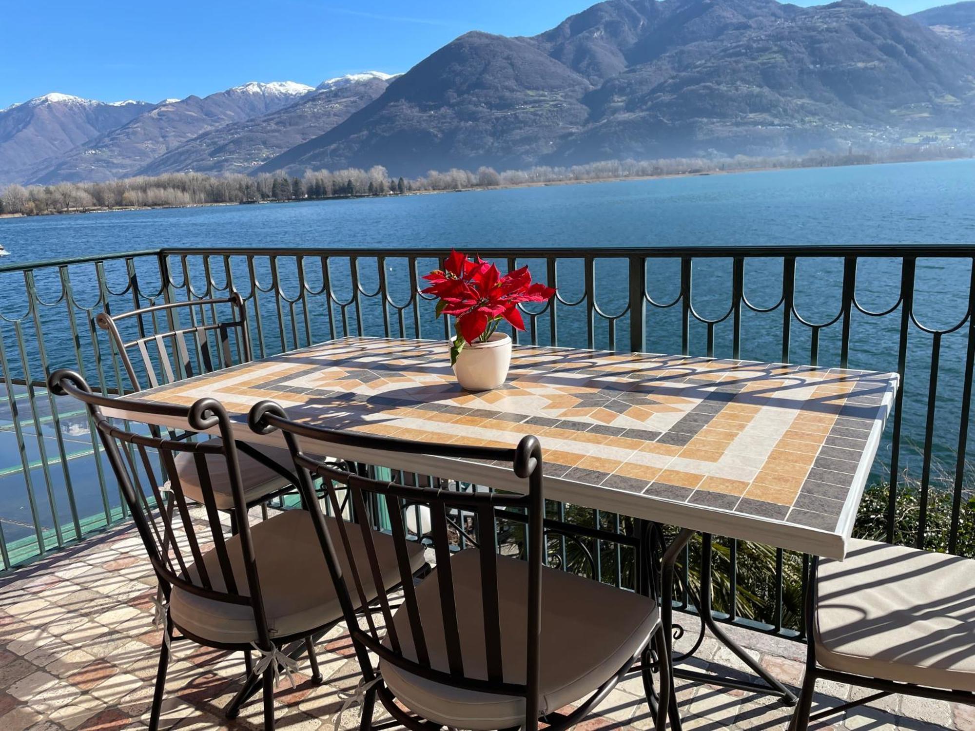 Blue Lake Lovere Exterior photo