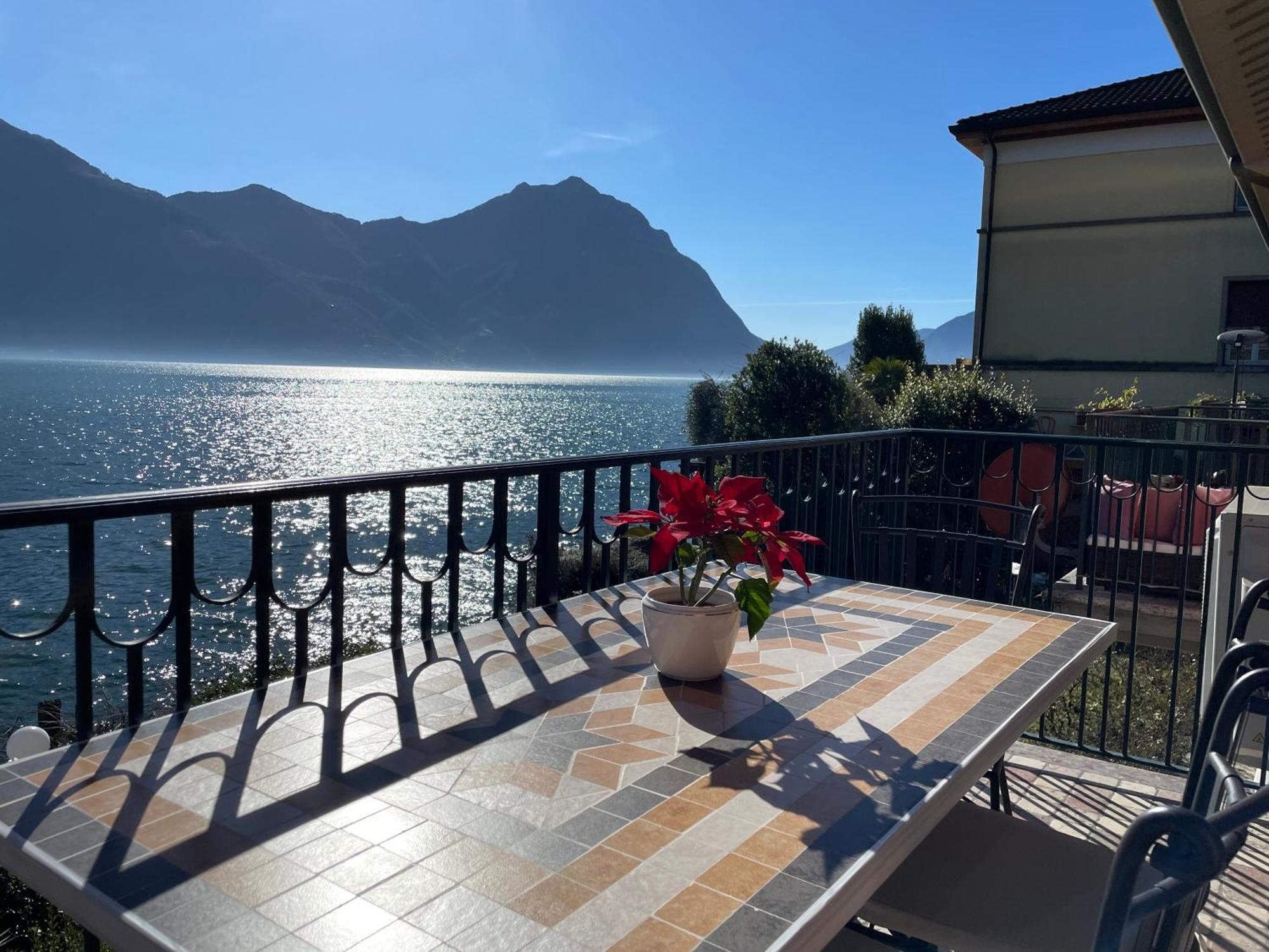 Blue Lake Lovere Exterior photo